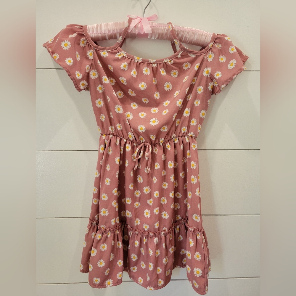 Sweet Pink Dress with Daisies